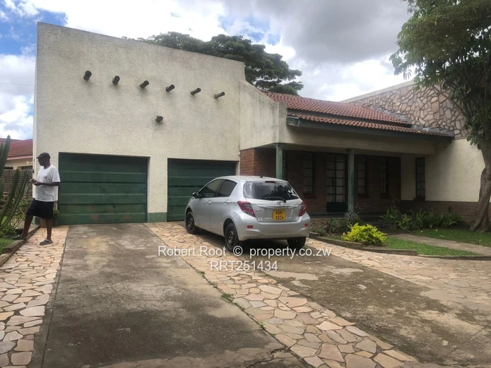 Neat Zimre Park House For Sale