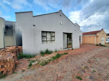 4 Bedroom Garden Flat