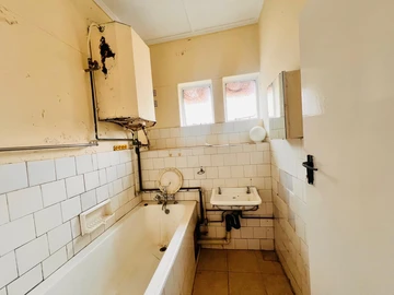 2 Bedroom Flat & Apartment