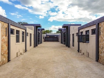 4 Bedroom Flat & Apartment