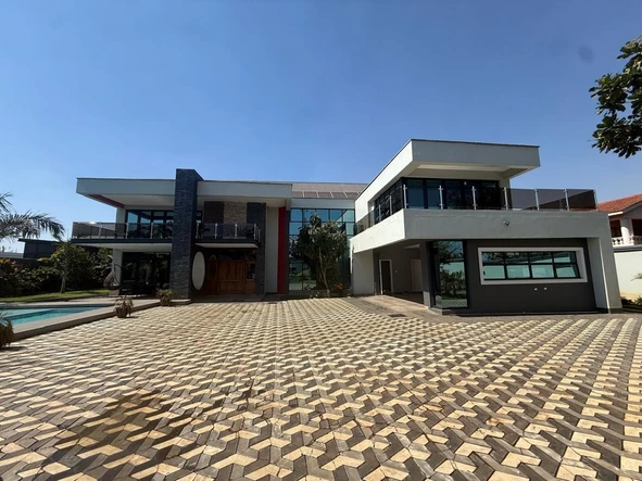 6 Bedroom House
