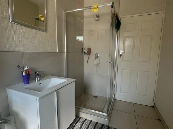 3 Bedroom Flat & Apartment