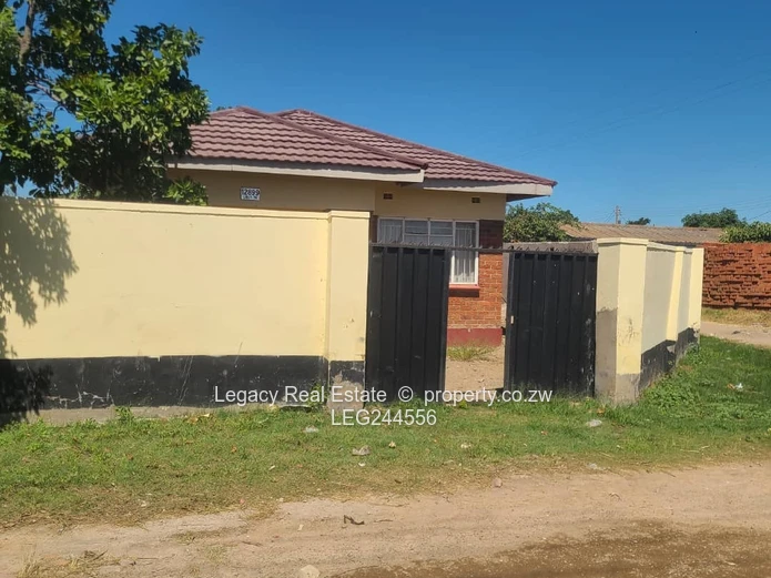 Corner Stand Property For Sale In Chitungwiza Unit N
