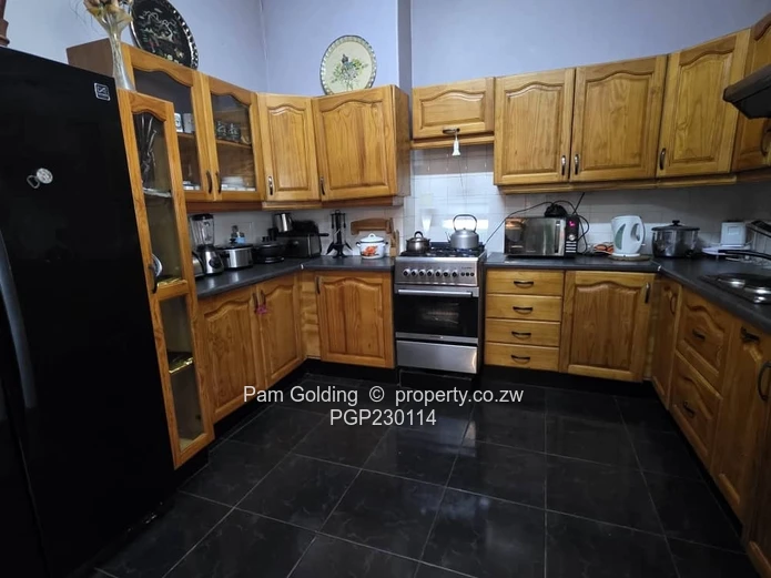 Beautiful off grid plot for sale in Kensington