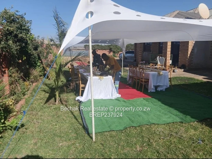 Spacious 9-Bed Norton Home — 1500m², Borehole l