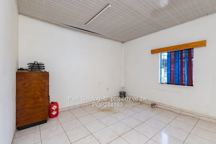 Versatile Industrial Property on 4946sqm