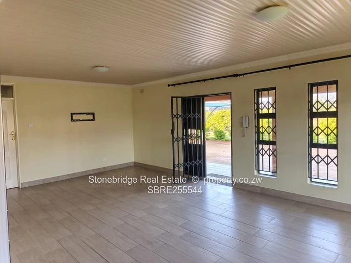 3 Bedroom House in Lochview To Rent