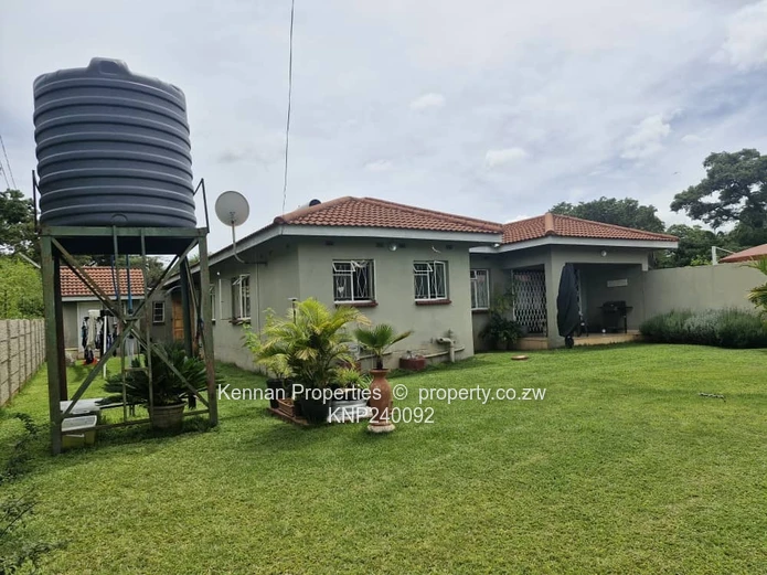 Charming Unit in sought after Highlands Park