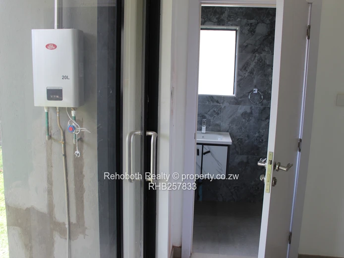 Contemporary 4-Bed Marlborough Flat with Borehole