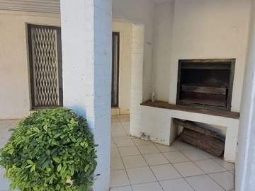 3 Bedroom Flat & Apartment