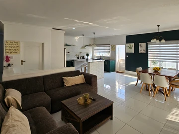 6 Bedroom House