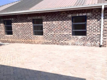2 Bedroom Flat & Apartment