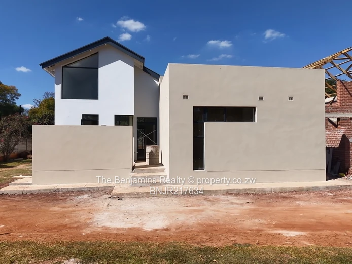 Exquisite Upmarket Townhouses With A Cosy Pool In Mount Pleasant 
