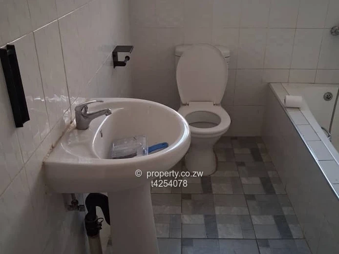 Madokero Estate house to rent 