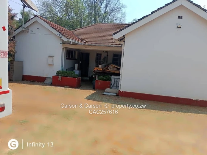 Eastlea 3BR Home on 1400m² — Paved Yard & Staff Unit