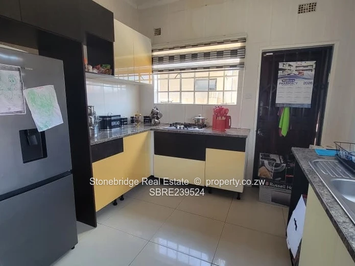 Secure 3 Bedroomed Townhouse in Selbourne Park for sale