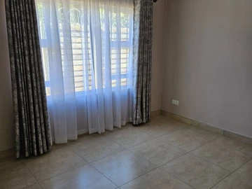 6 Bedroom Garden Flat