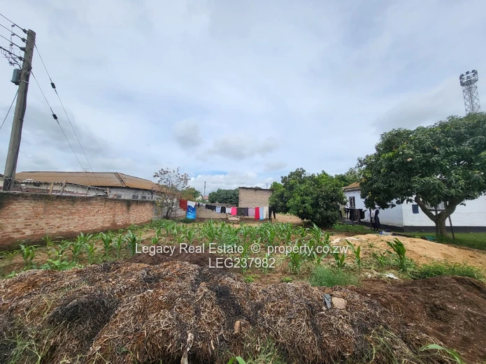 Fully Serviced 420sqm Stand with Cottage – Budiriro 4 with Title Deeds.