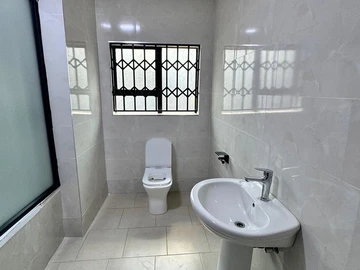 3 Bedroom Flat & Apartment