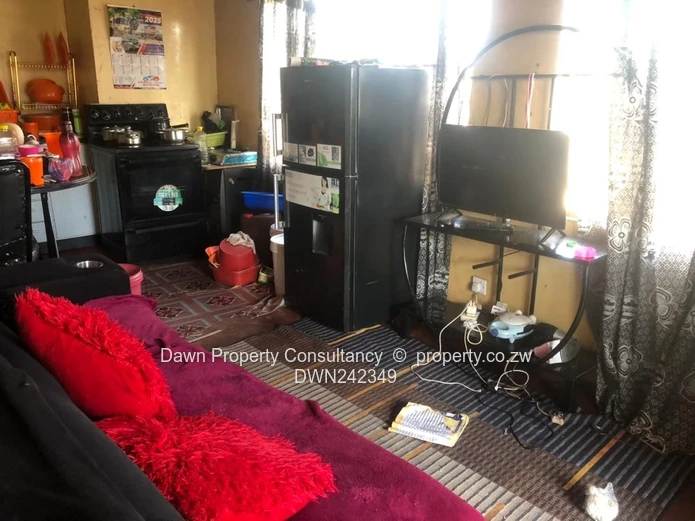 Cozy 3-Bed Kuwadzana Home with Verandah, Walled Yard