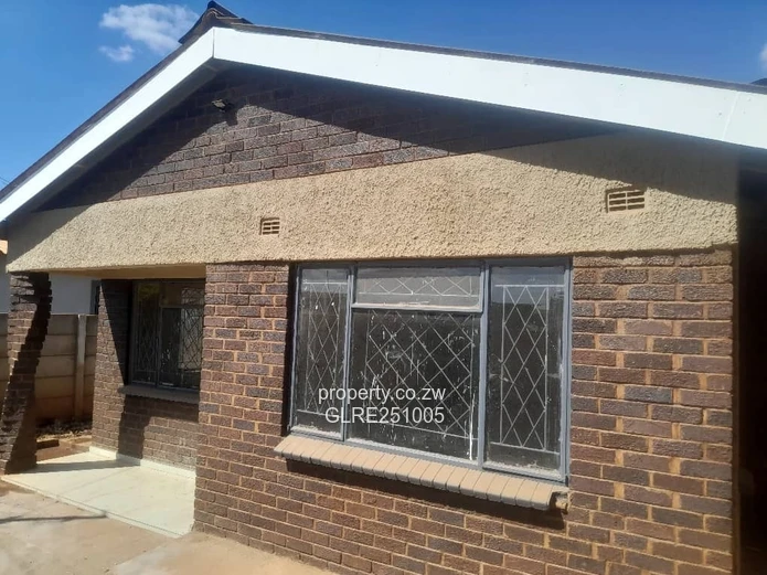 Dzivarasekwa 3-Bed: Fitted Kitchen, Tiled Lounge & Walled