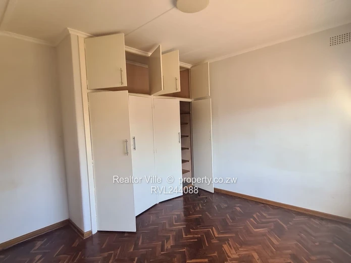 4 Bedroom House for Sale in QueensPark