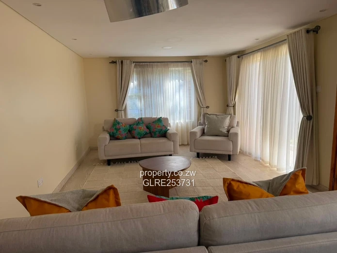 Sunny 3-Bed Apartment with Garden & Balcony in Greystone Park