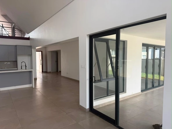 4 Bedroom Flat & Apartment