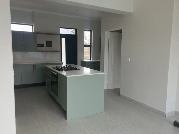 2 Bedroom Flat & Apartment