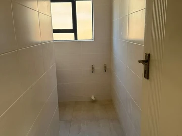 4 Bedroom Flat & Apartment