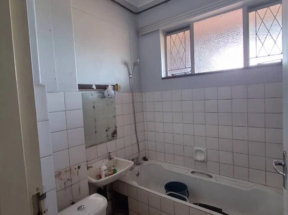 2 Bedroom Flat & Apartment