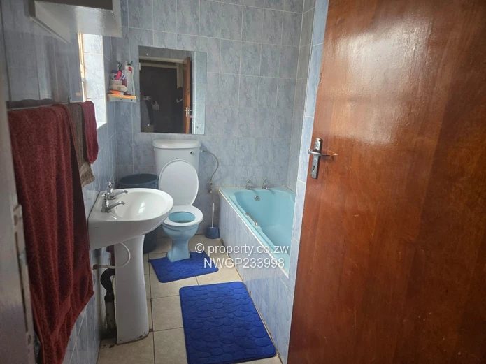 Montrose, Bulawayo South — 3-Bed House on 1600m² with Pool & Borehole