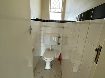 2 Bedroom Flat & Apartment