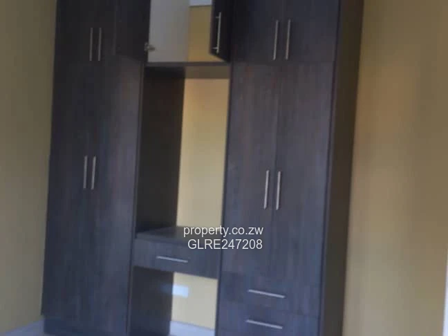 Mount Pleasant 4-Bed, 3-Bath Flat with Borehole