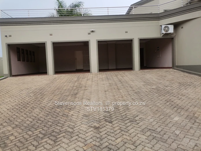6-Bedroom Luxurious Rental in Shawasha Hills, Harare with Pool & Borehole!
