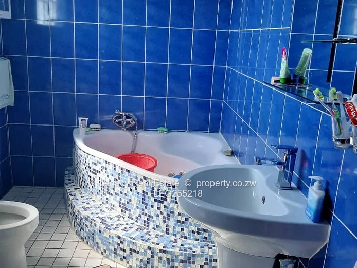 Chadcombe 4BR House for Rent — 2000m² with Borehole (Sole Mandate)