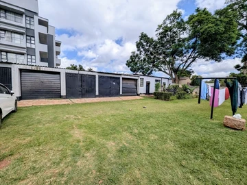 2 Bedroom Flat & Apartment