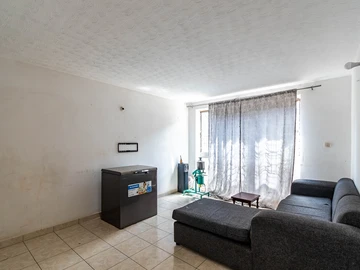 2 Bedroom Flat & Apartment