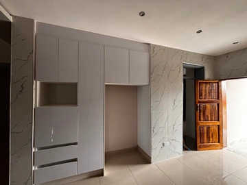 3 Bedroom Flat & Apartment