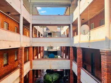 2 Bedroom Flat & Apartment