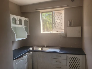 2 Bedroom Flat & Apartment