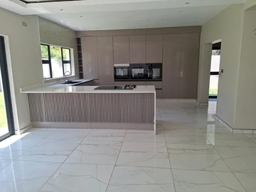 4 Bedroom Flat & Apartment