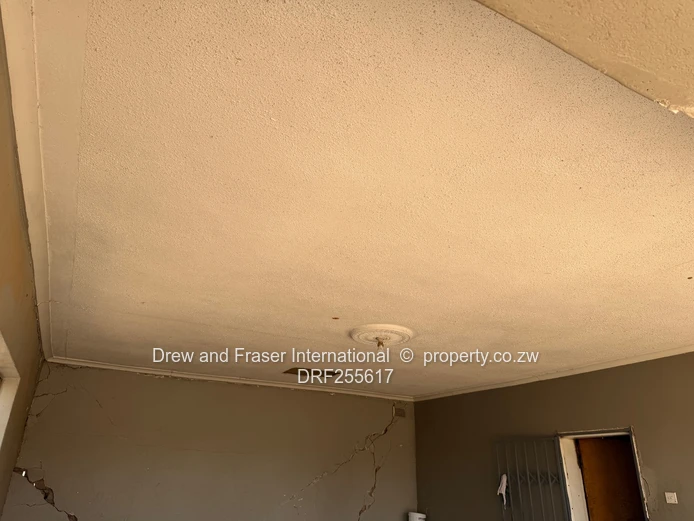 2-Bed cottage on 2000m² with Garage Zimre Park for sale $68k