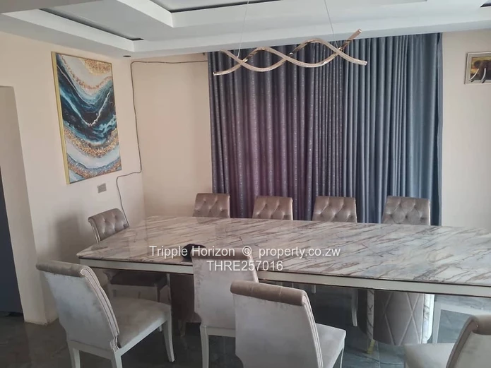 Glaudina 2-Bed Home - Borehole, Freestanding Tub & Stylish Dining