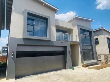 4 Bedroom Flat & Apartment