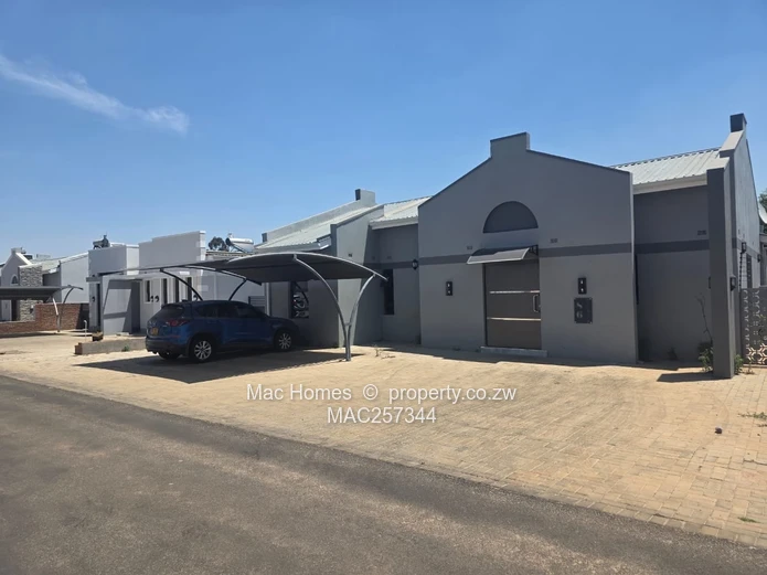 A choice of 3 Cluster Homes with 4/3 bedrooms in Peakwood Village