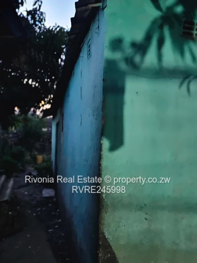 Charming Turquoise 4-Bed Home in Glen View — Borehole