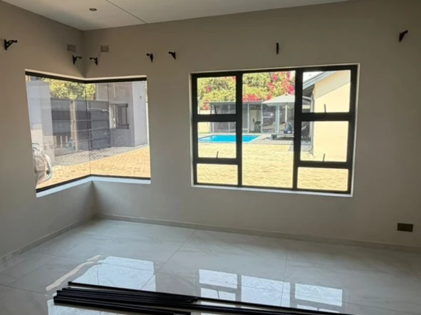 3 Bedroom Flat & Apartment