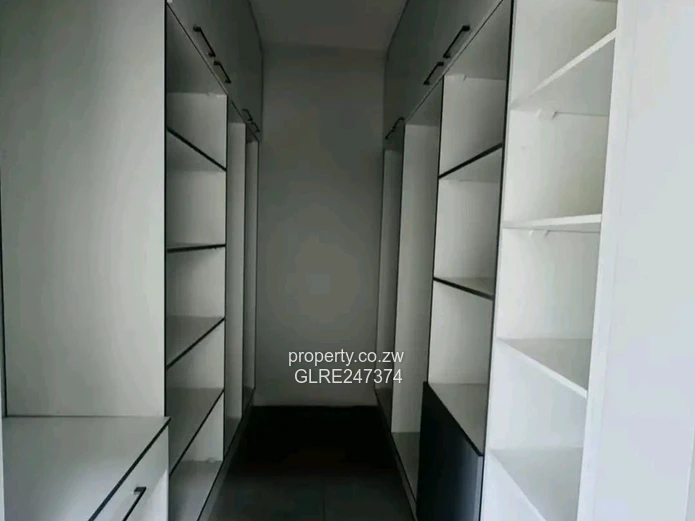 Spacious 3-Bed Apartment in Hatfield with Borehole