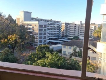 2 Bedroom Flat & Apartment